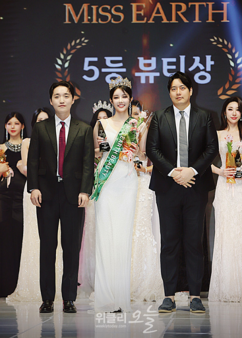 Kim Yu-jin Wins Beauty Award at '2025 Miss Earth Korea'